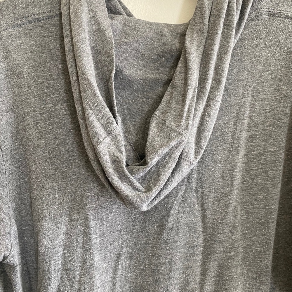 Super cute pullover! - Picture 3 of 8